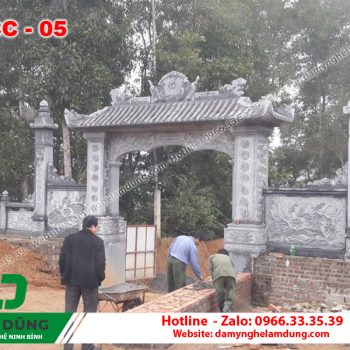 Cổng đá khu lăng mộ XCC-05