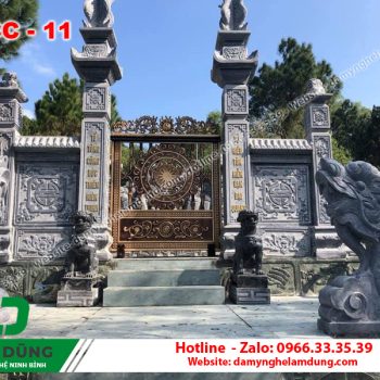 Cổng đá khu lăng mộ XCC-11
