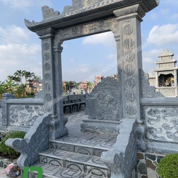 Cổng đá khu lăng mộ XCC-15