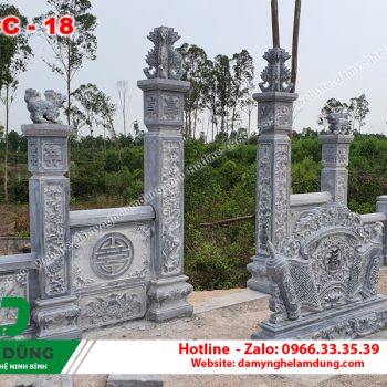 Cổng đá khu lăng mộ XCC-18