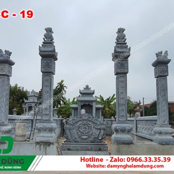 Cổng đá khu lăng mộ XCC-19