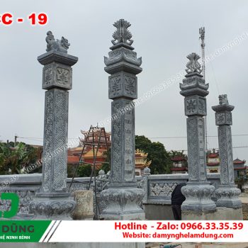 Cổng đá khu lăng mộ XCC-19