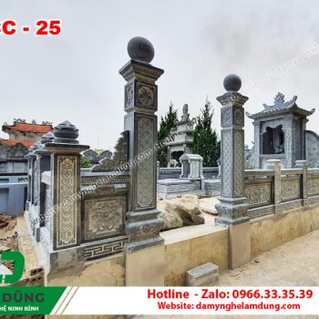 Cổng đá khu lăng mộ XCC-25