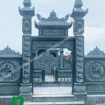 Cổng đá khu lăng mộ XCC-30